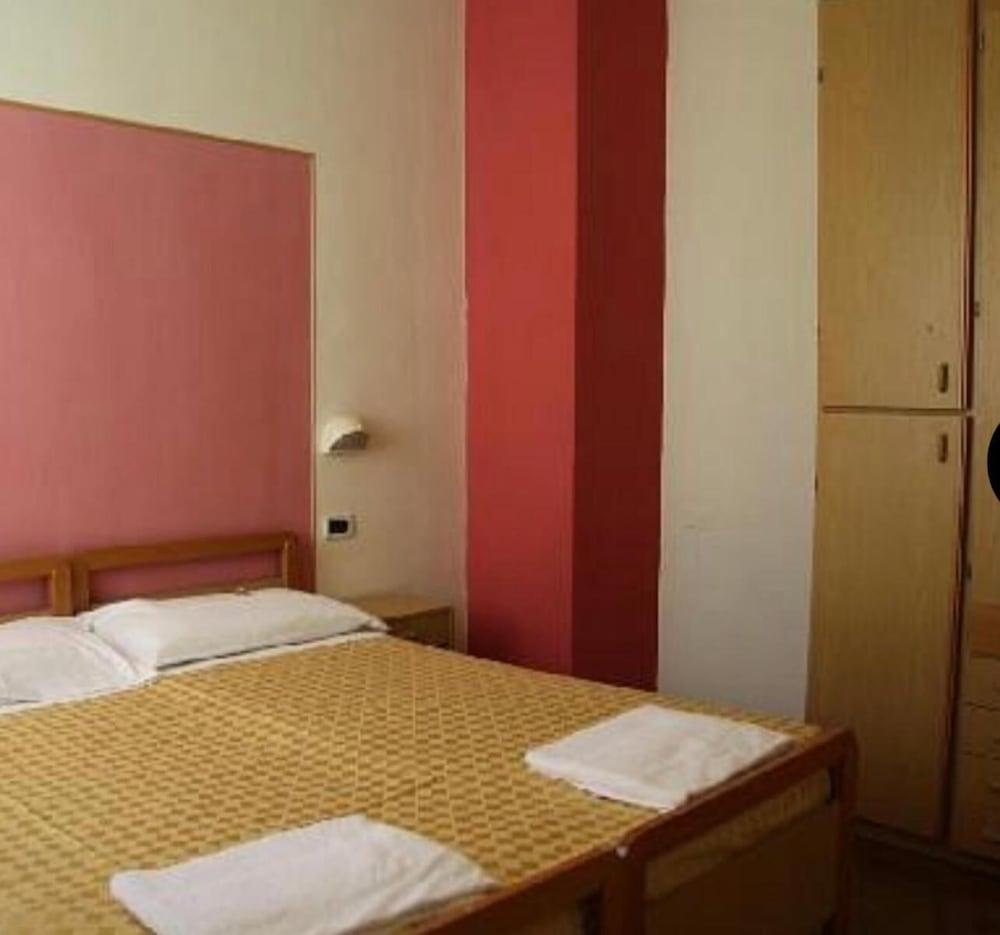 Hotel Losanna Rimini Bagian luar foto