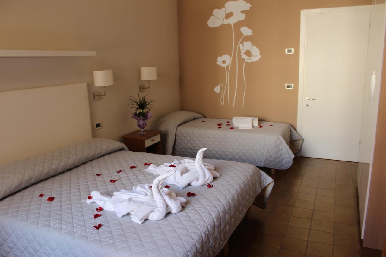 Hotel Losanna Rimini Bagian luar foto