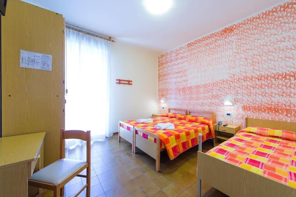 Hotel Losanna Rimini Bagian luar foto